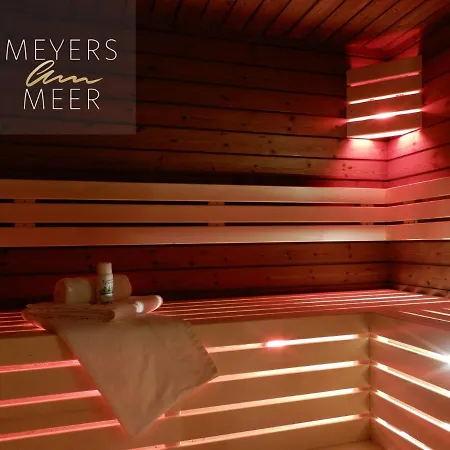 Schwarzes Holzferienhaus: Baltic Sea Sauna Retreat * Zierow