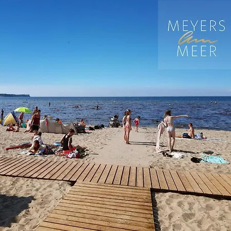 Schwarzes Holzferienhaus: Baltic Sea Sauna Retreat * Zierow