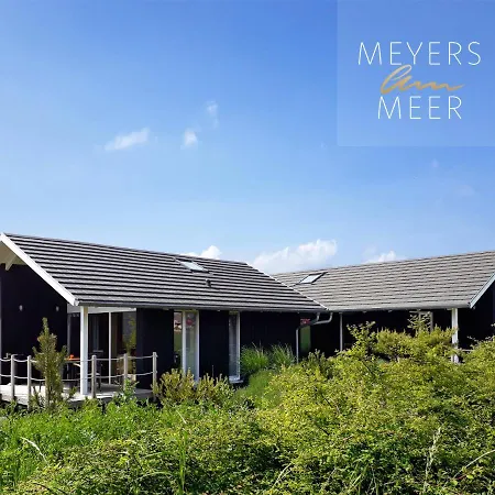 Schwarzes Holzferienhaus Mit Sauna -- L I E B L I N G S P L A T Z -- An Der Ostsee, Bei Wismar, 500m, Alles Inklusive Ferienhaus