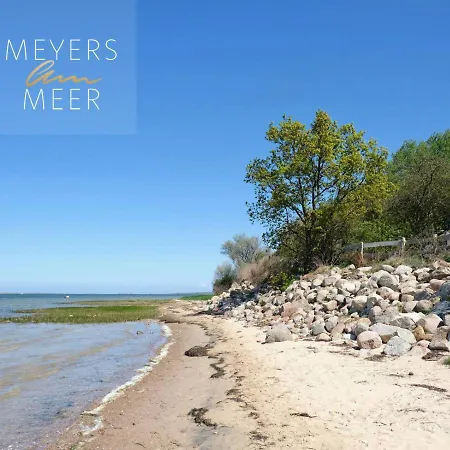 Ferienhaus Schwarzes Holzferienhaus Mit Sauna -- L I E B L I N G S P L A T Z -- An Der Ostsee, Bei Wismar, 500m, Alles Inklusive Zierow