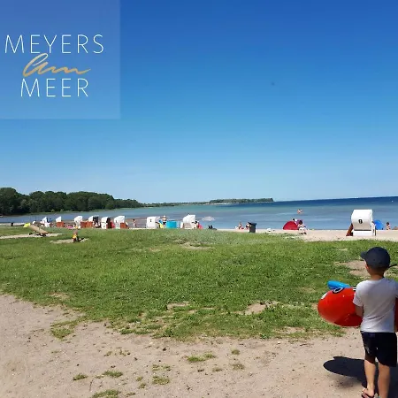 Ferienhaus Schwarzes Holzferienhaus Mit Sauna -- L I E B L I N G S P L A T Z -- An Der Ostsee, Bei Wismar, 500m, Alles Inklusive Zierow