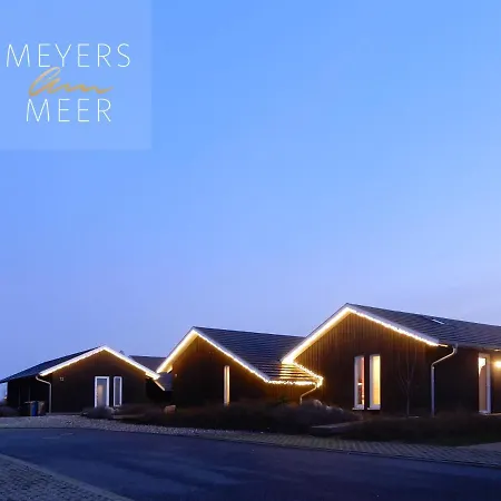 Holiday home Schwarzes Holzferienhaus: Baltic Sea Sauna Retreat *