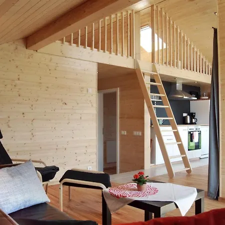 Schwarzes Holzferienhaus: Baltic Sea Sauna Retreat