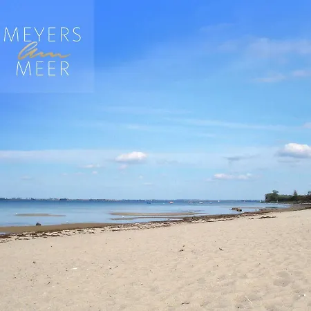 Schwarzes Holzferienhaus Mit Sauna -- L I E B L I N G S P L A T Z -- An Der Ostsee, Bei Wismar, 500m, Alles Inklusive 지로우