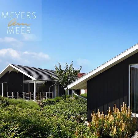 Schwarzes Holzferienhaus Mit Sauna -- L I E B L I N G S P L A T Z -- An Der Ostsee, Bei Wismar, 500m, Alles Inklusive Feriehus *