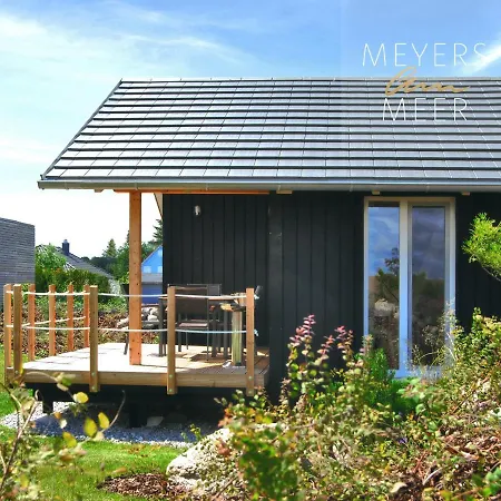 Holiday home Schwarzes Holzferienhaus: Baltic Sea Sauna Retreat