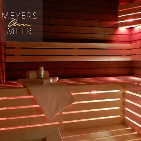 Schwarzes Holzferienhaus: Baltic Sea Sauna Retreat Holiday home *