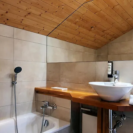 Schwarzes Holzferienhaus: Baltic Sea Sauna Retreat Holiday home *