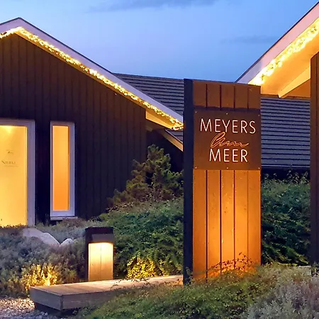 Ferienhaus Schwarzes Holzferienhaus Mit Sauna -- L I E B L I N G S P L A T Z -- An Der Ostsee, Bei Wismar, 500m, Alles Inklusive Zierow